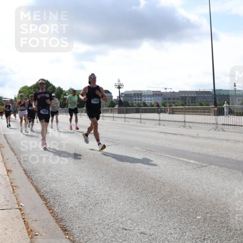 29.06.2025 - hella hamburg halbmarathon Lena Gebhardt http://msf.ph/oto/8292111 29.06.2025 09:46:29 Lombardsbrücke 1889, 15902, 1344, 1889, 2243, 2525, 3809, 3843, 3955, 4477, 4812, 4944, 5042, 5048, 5152, 6169, 6495, 6683, 7055, 7534, 7628, 7845, 7901, 8312, 8784, 8864, 8956, 9345, 10298, 10453, 10865, 10927, 10929, 11199, 11230, 11282, 11304, 11661, 11833, 12447, 12987, 13252, 13617, 13961, 14276, 14293, 14310, 15115, 15391, 15689, 15902, 16065, 16140, 16243, 16507, 16580, 16811, 16931, 16957, 17213, 17768 meine-sportfotos.de