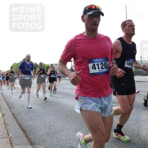29.06.2025 - hella hamburg halbmarathon Lena Gebhardt http://msf.ph/oto/8292115 29.06.2025 09:58:51 Lombardsbrücke 8322, 7181, 11976, 4120, 1806, 1285, 1410, 1485, 1715, 1719, 1727, 1946, 1951, 1972, 2029, 2518, 2656, 2741, 2840, 2883, 2907, 2911, 3037, 3041, 3097, 3334, 3819, 3859, 3952, 4120, 4152, 4167, 5077, 5084, 5259, 5378, 5391, 5894, 6294, 6399, 6433, 6592, 6629, 6657, 6759, 6877, 7082, 7232, 7369, 7716, 7732, 8068, 8311, 8322, 8393, 8639, 8721, 8772, 8798, 8825, 9655, 9727, 9770, 9884, 10488 meine-sportfotos.de