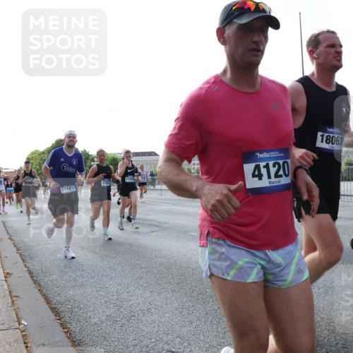 29.06.2025 - hella hamburg halbmarathon Lena Gebhardt http://msf.ph/oto/8292149 29.06.2025 09:58:51 Lombardsbrücke 11976, 8322, 17181, 4120, 18063, 80, 1285, 1410, 1485, 1715, 1719, 1727, 1946, 1951, 1972, 2029, 2518, 2656, 2741, 2840, 2883, 2907, 2911, 3037, 3041, 3097, 3334, 3819, 3859, 3952, 4120, 4152, 4167, 5077, 5084, 5259, 5378, 5391, 5894, 6294, 6399, 6433, 6592, 6629, 6657, 6759, 6877, 7082, 7232, 7369, 7716, 7732, 8068, 8311, 8322, 8393, 8639, 8721, 8772, 8798, 8825, 9655, 9727, 9770, 9884, 10488 meine-sportfotos.de