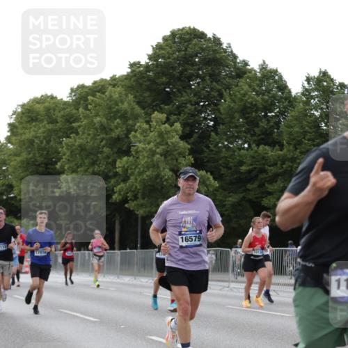 29.06.2025 - hella hamburg halbmarathon Jannik Wohlers http://msf.ph/oto/8292174 29.06.2025 10:04:30 Lombardsbrücke 1126, 1316, 1559, 2424, 2463, 2628, 2698, 3071, 3413, 4394, 4538, 4951, 7302, 8049, 8089, 9019, 10100, 11088, 11551, 11595, 12125, 13242, 13533, 15532, 16134, 16357, 16579, 16995, 17112, 17540, 17814, 17818, 18556 meine-sportfotos.de