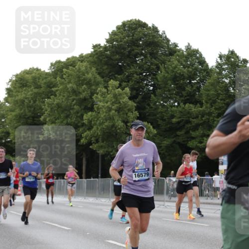 29.06.2025 - hella hamburg halbmarathon Jannik Wohlers http://msf.ph/oto/8292189 29.06.2025 10:04:31 Lombardsbrücke 1126, 1316, 1559, 2424, 2463, 2628, 2698, 3071, 3413, 4394, 4538, 4951, 7302, 8049, 8089, 9019, 10100, 11088, 11551, 11595, 12125, 13242, 13327, 13533, 15532, 16134, 16357, 16579, 16995, 17112, 17540, 17814, 17818, 18189, 18556 meine-sportfotos.de