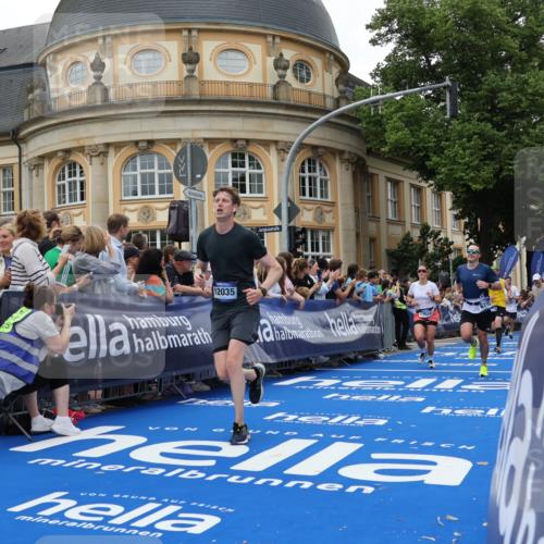 29.06.2025 - hella hamburg halbmarathon Strokosch-Dieckow http://msf.ph/oto/8292195 29.06.2025 10:50:26 Ziel 3414, 4127, 4247, 5447, 6282, 6795, 7397, 8153, 8576, 8899, 11214, 11455, 12035, 12624, 13812, 14034, 14626, 15803, 16806, 17179, 17247, 17319, 18394 meine-sportfotos.de