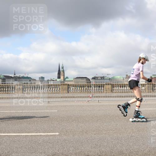 29.06.2025 - hella hamburg halbmarathon Lena Gebhardt http://msf.ph/oto/8292207 29.06.2025 09:05:49 Lombardsbrücke  meine-sportfotos.de