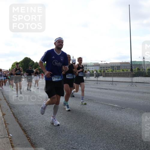 29.06.2025 - hella hamburg halbmarathon Lena Gebhardt http://msf.ph/oto/8292238 29.06.2025 09:58:52 Lombardsbrücke 15497, 111, 17181, 8322, 1, 11976, 1995, 1285, 1410, 1485, 1715, 1719, 1727, 1946, 1951, 1972, 2029, 2518, 2656, 2741, 2840, 2883, 2907, 2911, 3037, 3041, 3097, 3334, 3819, 3859, 3952, 4120, 4152, 4167, 5077, 5084, 5259, 5378, 5391, 5894, 6294, 6399, 6433, 6592, 6629, 6657, 6759, 6877, 7082, 7232, 7369, 7716, 7732, 7864, 8068, 8322, 8393, 8639, 8721, 8772, 8798, 8825, 9655, 9727, 9770, 9884, 10488 meine-sportfotos.de