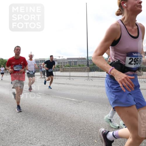29.06.2025 - hella hamburg halbmarathon Lena Gebhardt http://msf.ph/oto/8292246 29.06.2025 10:21:19 Lombardsbrücke 8844, 14519, 18170, 2956, 1028, 1072, 1266, 1401, 1658, 2271, 2383, 2635, 2815, 2923, 2945, 2956, 2986, 3122, 3161, 3453, 3770, 3813, 3817, 3825, 3826, 4082, 4350, 4697, 4786, 5041, 5061, 5122, 5373, 5395, 5412, 5493, 5767, 6103, 6275, 6308, 6844, 7228, 7375, 7522, 7553, 7608, 7781, 8095, 8113, 8286, 8724, 8726, 8844, 9005, 9011, 9100, 9108, 9236, 9369, 9483, 9499, 9501, 9532, 9624, 10374, 10585, 10602, 10874, 11698, 12175, 12694, 13057, 13508 meine-sportfotos.de
