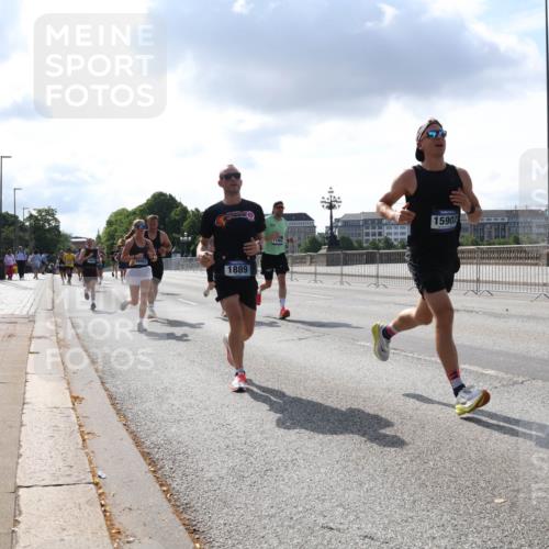 29.06.2025 - hella hamburg halbmarathon Lena Gebhardt http://msf.ph/oto/8292276 29.06.2025 09:46:30 Lombardsbrücke 1695, 1889, 15902, 1344, 1889, 2243, 2525, 3809, 3843, 3955, 4477, 4812, 4944, 5042, 5048, 5152, 6169, 6495, 6683, 7055, 7534, 7628, 7845, 7901, 8312, 8784, 8864, 8956, 9345, 10298, 10453, 10865, 10927, 10929, 11199, 11230, 11282, 11304, 11661, 11833, 12447, 12987, 13252, 13617, 13961, 14276, 14293, 14310, 15115, 15391, 15689, 15902, 16065, 16140, 16243, 16507, 16580, 16811, 16931, 16957, 17213, 17768 meine-sportfotos.de