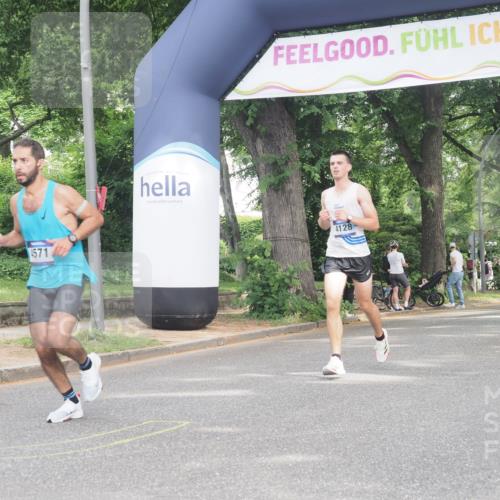 29.06.2025 - hella hamburg halbmarathon KatJ http://msf.ph/oto/8292315 29.06.2025 10:13:04 Zwischen KM18-KM19 4128, 4571 meine-sportfotos.de