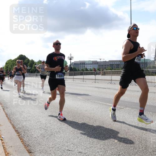 29.06.2025 - hella hamburg halbmarathon Lena Gebhardt http://msf.ph/oto/8292344 29.06.2025 09:46:31 Lombardsbrücke 1695, 14450, 1889, 1590, 1344, 1889, 2243, 2525, 3809, 3843, 3955, 4477, 4812, 4944, 5042, 5048, 5152, 6169, 6495, 6683, 7055, 7534, 7628, 7845, 7901, 8312, 8784, 8864, 8956, 9345, 10298, 10453, 10865, 10927, 10929, 11199, 11230, 11282, 11304, 11661, 11833, 12447, 12899, 12987, 13252, 13617, 13961, 14276, 14293, 14310, 15115, 15391, 15689, 15902, 16065, 16140, 16243, 16507, 16580, 16811, 16931, 16957, 17213, 17768 meine-sportfotos.de