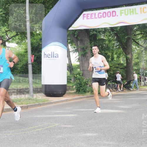 29.06.2025 - hella hamburg halbmarathon KatJ http://msf.ph/oto/8292358 29.06.2025 10:13:05 Zwischen KM18-KM19 4128, 4571 meine-sportfotos.de