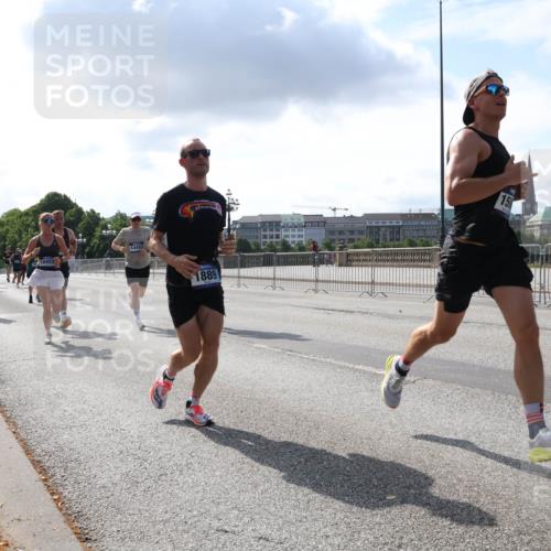 29.06.2025 - hella hamburg halbmarathon Lena Gebhardt http://msf.ph/oto/8292391 29.06.2025 09:46:31 Lombardsbrücke 5, 1344, 1889, 2243, 2525, 3809, 3843, 3955, 4477, 4812, 4944, 5042, 5048, 5152, 6169, 6495, 6683, 7055, 7534, 7628, 7845, 7901, 8312, 8784, 8864, 8956, 9345, 10298, 10453, 10865, 10927, 10929, 11199, 11230, 11282, 11304, 11661, 11833, 12447, 12899, 12987, 13252, 13617, 13961, 14276, 14293, 14310, 15115, 15391, 15689, 15902, 16065, 16140, 16243, 16507, 16580, 16811, 16931, 16957, 17213, 17768 meine-sportfotos.de