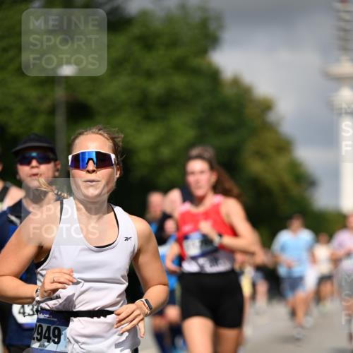 29.06.2025 - hella hamburg halbmarathon Dr. Thomas Lammeyer http://msf.ph/oto/8292394 29.06.2025 09:53:29 Kennedybrücke 1343, 1445, 1615, 1800, 1803, 1975, 2324, 2415, 2573, 2949, 3431, 3530, 4303, 4425, 4528, 5248, 5436, 5791, 5803, 5889, 6123, 6682, 7495, 7796, 8370, 8629, 8925, 9264, 9265, 9294, 9296, 9711, 9979, 10894, 10930 meine-sportfotos.de