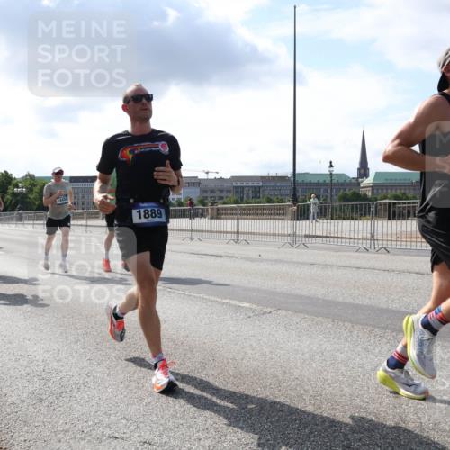29.06.2025 - hella hamburg halbmarathon Lena Gebhardt http://msf.ph/oto/8292426 29.06.2025 09:46:31 Lombardsbrücke 16957, 14450, 1889, 1344, 1889, 2243, 2525, 3809, 3843, 3955, 4477, 4812, 4944, 5042, 5048, 5152, 6169, 6495, 6683, 7055, 7534, 7628, 7845, 7901, 8312, 8784, 8864, 8956, 9345, 10298, 10453, 10865, 10927, 10929, 11199, 11230, 11282, 11304, 11661, 11833, 12447, 12899, 12987, 13252, 13617, 13961, 14276, 14293, 14310, 15115, 15391, 15689, 15902, 16065, 16140, 16243, 16507, 16580, 16811, 16931, 16957, 17213, 17768 meine-sportfotos.de
