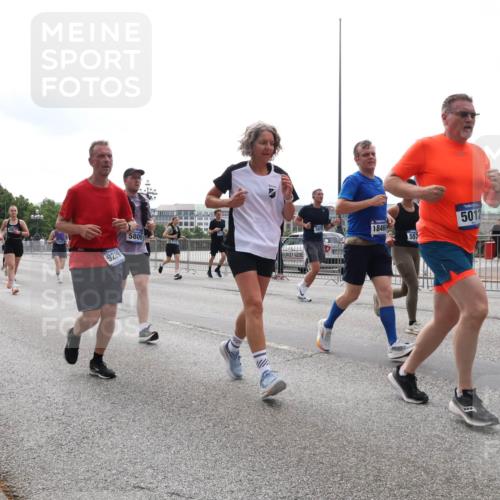 29.06.2025 - hella hamburg halbmarathon Lena Gebhardt http://msf.ph/oto/8292438 29.06.2025 10:36:26 Lombardsbrücke 9229, 5809, 1846, 557, 5012, 1008, 1010, 1036, 1102, 1183, 1224, 1775, 1780, 1835, 1948, 2124, 2520, 2588, 2870, 3398, 3401, 3404, 3428, 3699, 3741, 3877, 4084, 4245, 4326, 4442, 4937, 5012, 5246, 5427, 5540, 5573, 5666, 5747, 5809, 5919, 6092, 6093, 6184, 6190, 6417, 6667, 6896, 7086, 7111, 7140, 7275, 7575, 7576, 7632, 8356, 8498, 8530, 8581, 8945, 9115, 9117, 9229, 9500, 13265, 15077, 17156, 17807, 18152, 18488 meine-sportfotos.de