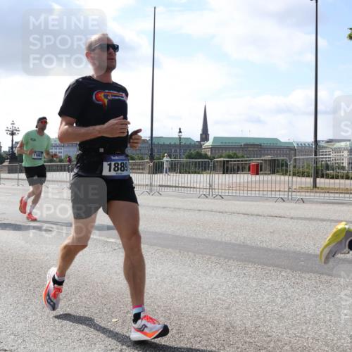 29.06.2025 - hella hamburg halbmarathon Lena Gebhardt http://msf.ph/oto/8292471 29.06.2025 09:46:31 Lombardsbrücke 11661, 14450, 1889, 1344, 1889, 2243, 2525, 3809, 3843, 3955, 4477, 4812, 4944, 5042, 5048, 5152, 6169, 6495, 6683, 7055, 7534, 7628, 7845, 7901, 8312, 8784, 8864, 8956, 9345, 10298, 10453, 10865, 10927, 10929, 11199, 11230, 11282, 11304, 11661, 11833, 12447, 12899, 12987, 13252, 13617, 13961, 14276, 14293, 14310, 15115, 15391, 15689, 15902, 16065, 16140, 16243, 16507, 16580, 16811, 16931, 16957, 17213, 17768 meine-sportfotos.de