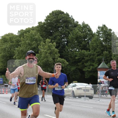 29.06.2025 - hella hamburg halbmarathon Jannik Wohlers http://msf.ph/oto/8292494 29.06.2025 10:04:33 Lombardsbrücke 1126, 1316, 1559, 2424, 2463, 2628, 2698, 3071, 3413, 4394, 4538, 4951, 6907, 6908, 7302, 8049, 8089, 9019, 11088, 11551, 11595, 12125, 13242, 13327, 16134, 16357, 16579, 17112, 17814, 17818, 18189, 18556 meine-sportfotos.de