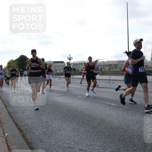 29.06.2025 - hella hamburg halbmarathon Lena Gebhardt http://msf.ph/oto/8292497 29.06.2025 09:58:53 Lombardsbrücke 9727, 1714, 141, 1285, 1410, 1485, 1715, 1719, 1727, 1946, 1951, 1972, 2029, 2518, 2656, 2741, 2840, 2883, 2907, 2911, 3037, 3041, 3097, 3334, 3715, 3819, 3859, 3952, 4120, 4152, 4167, 5077, 5084, 5259, 5378, 5391, 5894, 6294, 6399, 6433, 6592, 6629, 6657, 6759, 6877, 7033, 7082, 7232, 7369, 7716, 7732, 7864, 8068, 8322, 8393, 8639, 8721, 8772, 8798, 9655, 9727, 9770, 9884, 10488 meine-sportfotos.de