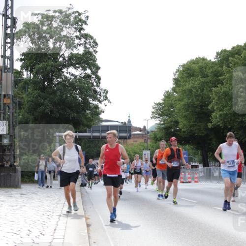 29.06.2025 - hella hamburg halbmarathon Jannik Wohlers http://msf.ph/oto/8292531 29.06.2025 10:04:34 Lombardsbrücke 1126, 1559, 2424, 2628, 2698, 3071, 3413, 4394, 4538, 4951, 6907, 6908, 7302, 8049, 8089, 9019, 11088, 11551, 11595, 12125, 13242, 13327, 16134, 16357, 16579, 17112, 17814, 17818, 18189, 18556 meine-sportfotos.de