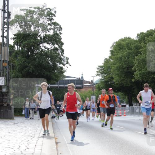 29.06.2025 - hella hamburg halbmarathon Jannik Wohlers http://msf.ph/oto/8292549 29.06.2025 10:04:34 Lombardsbrücke 1126, 1559, 2424, 2628, 2698, 3071, 3413, 4394, 4538, 4951, 6907, 6908, 7302, 8049, 8089, 9019, 11088, 11551, 11595, 12125, 13242, 13327, 16134, 16357, 16579, 17112, 17814, 17818, 18189, 18556 meine-sportfotos.de