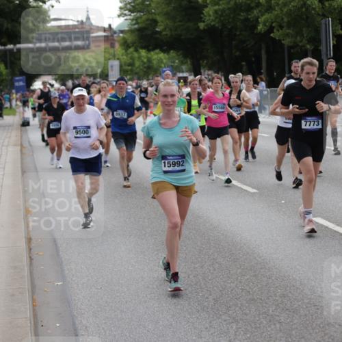 29.06.2025 - hella hamburg halbmarathon Jannik Wohlers http://msf.ph/oto/8292571 29.06.2025 10:36:25 Lombardsbrücke 1118, 1253, 1948, 1952, 1954, 2552, 2588, 3165, 3873, 3895, 4084, 4618, 4762, 4996, 5789, 6156, 6359, 7773, 8499, 8936, 8937, 9295, 9500, 9694, 9701, 10123, 10487, 10862, 11672, 11831, 11912, 12218, 12302, 12532, 12605, 12770, 12775, 13092, 13106, 13165, 13265, 13266, 13657, 13704, 13902, 13903, 14695, 15077, 15588, 15805, 15972, 15992, 16228, 16309, 16885, 16977, 17018, 17115, 17156, 17349, 17504, 18174, 18482, 18488 meine-sportfotos.de