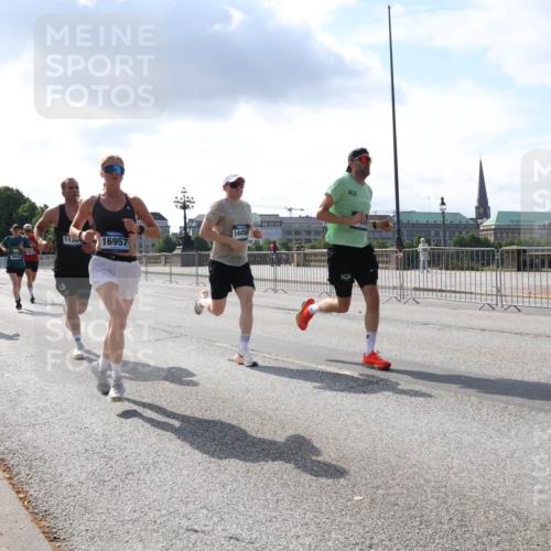29.06.2025 - hella hamburg halbmarathon Lena Gebhardt http://msf.ph/oto/8292611 29.06.2025 09:46:32 Lombardsbrücke 1681, 4944, 14450, 1130, 16957, 1344, 1889, 2243, 2525, 3809, 3843, 3955, 4477, 4944, 5042, 5048, 5152, 6169, 6495, 6683, 7055, 7534, 7628, 7845, 7901, 8312, 8784, 8864, 8956, 9345, 10298, 10453, 10865, 10927, 10929, 11199, 11230, 11282, 11304, 11661, 11833, 12447, 12899, 12987, 13252, 13493, 13494, 13617, 13961, 14276, 14293, 14310, 15115, 15391, 15689, 15902, 16065, 16140, 16243, 16507, 16580, 16811, 16931, 16957, 17213, 17768 meine-sportfotos.de