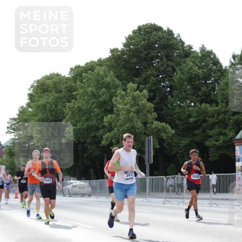 29.06.2025 - hella hamburg halbmarathon Jannik Wohlers http://msf.ph/oto/8292612 29.06.2025 10:04:35 Lombardsbrücke 1126, 1559, 2424, 2628, 3071, 3413, 4394, 4538, 4951, 6907, 6908, 7302, 8049, 8089, 9019, 11088, 11551, 11595, 13242, 13327, 16134, 16357, 16579, 17112, 17814, 17818, 18189, 18556 meine-sportfotos.de