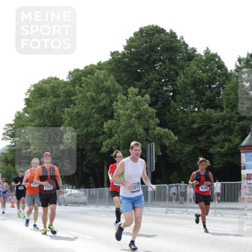 29.06.2025 - hella hamburg halbmarathon Jannik Wohlers http://msf.ph/oto/8292645 29.06.2025 10:04:35 Lombardsbrücke 1126, 1559, 2424, 2628, 3071, 3413, 4394, 4538, 4951, 6907, 6908, 7302, 8049, 8089, 9019, 11088, 11551, 11595, 13242, 13327, 16134, 16357, 16579, 17112, 17814, 17818, 18189, 18556 meine-sportfotos.de