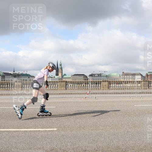 29.06.2025 - hella hamburg halbmarathon Lena Gebhardt http://msf.ph/oto/8292671 29.06.2025 09:05:50 Lombardsbrücke  meine-sportfotos.de