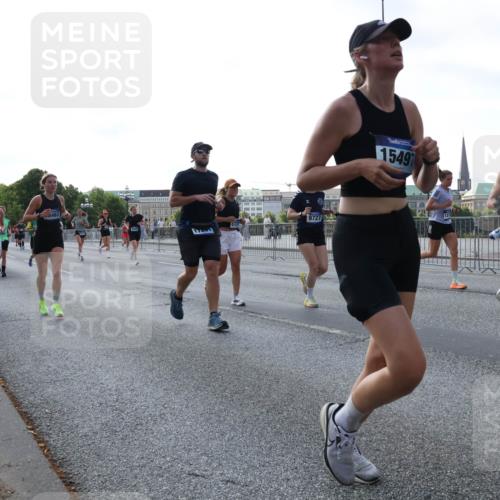 29.06.2025 - hella hamburg halbmarathon Lena Gebhardt http://msf.ph/oto/8292686 29.06.2025 09:58:55 Lombardsbrücke 6585, 17497, 8721, 9727, 15497, 1285, 1410, 1485, 1506, 1715, 1719, 1727, 1946, 1951, 1972, 2029, 2518, 2741, 2840, 2883, 2907, 2911, 3037, 3097, 3334, 3715, 3819, 3952, 4120, 4152, 4167, 5077, 5084, 5259, 5378, 5391, 5420, 5894, 6294, 6390, 6399, 6433, 6592, 6629, 6657, 6759, 6877, 7033, 7082, 7232, 7369, 7716, 7732, 7864, 8068, 8322, 8393, 8639, 8721, 8772, 8798, 9655, 9727, 9770, 9884, 10488 meine-sportfotos.de