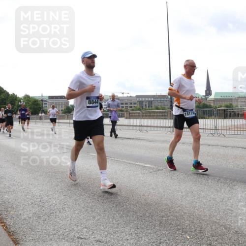 29.06.2025 - hella hamburg halbmarathon Lena Gebhardt http://msf.ph/oto/8292698 29.06.2025 10:21:21 Lombardsbrücke 8844, 18170, 684, 1028, 1072, 1266, 1401, 1658, 2271, 2383, 2635, 2815, 2956, 2986, 3122, 3161, 3453, 3770, 3813, 3817, 3825, 3826, 4082, 4350, 4697, 4786, 5041, 5061, 5122, 5373, 5395, 5412, 5493, 5759, 5767, 6103, 6275, 6308, 6844, 7228, 7375, 7522, 7553, 7608, 7781, 8095, 8286, 8724, 8726, 8844, 8896, 9005, 9011, 9100, 9108, 9236, 9369, 9483, 9499, 9501, 9532, 9624, 10374, 10585, 10602, 10874, 11698, 12175, 12694, 13057, 13508 meine-sportfotos.de