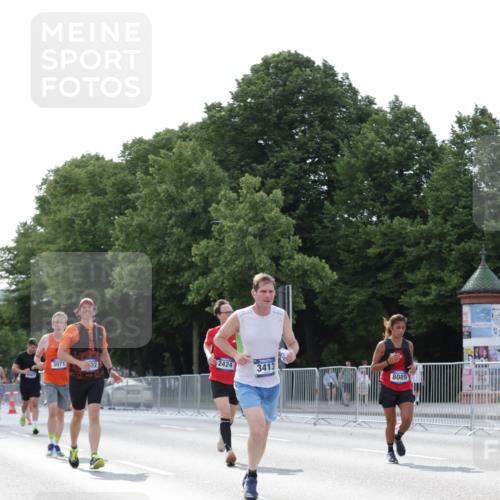 29.06.2025 - hella hamburg halbmarathon Jannik Wohlers http://msf.ph/oto/8292703 29.06.2025 10:04:35 Lombardsbrücke 1126, 1559, 2424, 2628, 3071, 3413, 4394, 4538, 4951, 6907, 6908, 7302, 8049, 8089, 9019, 11088, 11551, 11595, 13242, 13327, 16134, 16357, 16579, 17112, 17814, 17818, 18189, 18556 meine-sportfotos.de