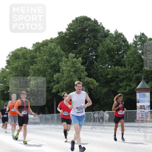 29.06.2025 - hella hamburg halbmarathon Jannik Wohlers http://msf.ph/oto/8292756 29.06.2025 10:04:35 Lombardsbrücke 1126, 1559, 2424, 2628, 3071, 3413, 4394, 4538, 4951, 6907, 6908, 7302, 8049, 8089, 9019, 11088, 11551, 11595, 13242, 13327, 16134, 16357, 16579, 17112, 17814, 17818, 18189, 18556 meine-sportfotos.de