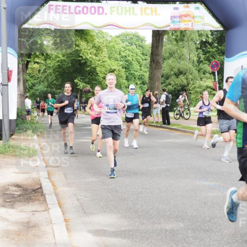 29.06.2025 - hella hamburg halbmarathon MichiJ http://msf.ph/oto/8292760 29.06.2025 10:33:45 Zwischen KM18-KM19 5706, 7450, 8374, 9720, 10796, 11495, 12528, 12579, 13687, 13919, 14228, 14462, 14764, 14783, 15362, 16286, 16834, 17492, 18081 meine-sportfotos.de