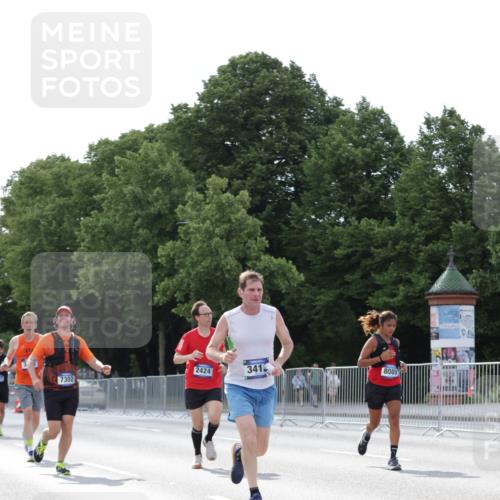 29.06.2025 - hella hamburg halbmarathon Jannik Wohlers http://msf.ph/oto/8292772 29.06.2025 10:04:35 Lombardsbrücke 1126, 1559, 2424, 2628, 3071, 3413, 4394, 4538, 4951, 6907, 6908, 7302, 8049, 8089, 9019, 11088, 11551, 11595, 13242, 13327, 16134, 16357, 16579, 17112, 17814, 17818, 18189, 18556 meine-sportfotos.de