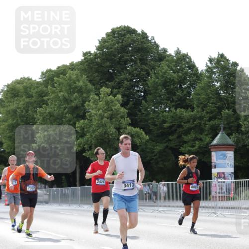 29.06.2025 - hella hamburg halbmarathon Jannik Wohlers http://msf.ph/oto/8292813 29.06.2025 10:04:35 Lombardsbrücke 1126, 1559, 2424, 2628, 3071, 3413, 4394, 4538, 4951, 6907, 6908, 7302, 8049, 8089, 9019, 11088, 11551, 11595, 13242, 13327, 16134, 16357, 16579, 17112, 17814, 17818, 18189, 18556 meine-sportfotos.de