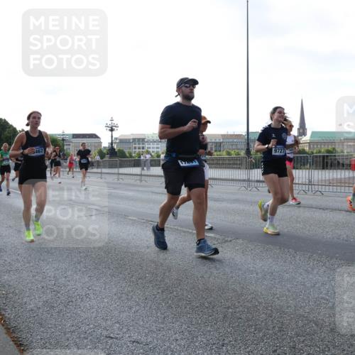 29.06.2025 - hella hamburg halbmarathon Lena Gebhardt http://msf.ph/oto/8292824 29.06.2025 09:58:55 Lombardsbrücke 6585, 3467, 9727, 3, 1285, 1410, 1485, 1506, 1715, 1719, 1727, 1946, 1951, 1972, 2029, 2518, 2741, 2840, 2883, 2907, 2911, 3037, 3097, 3334, 3715, 3819, 3952, 4120, 4152, 4167, 5077, 5084, 5259, 5378, 5391, 5420, 5894, 6294, 6390, 6399, 6433, 6592, 6629, 6657, 6759, 6877, 7033, 7082, 7232, 7369, 7716, 7732, 7864, 8068, 8322, 8393, 8639, 8721, 8772, 8798, 9655, 9727, 9770, 9884, 10488 meine-sportfotos.de