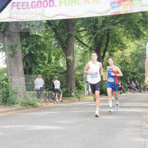 29.06.2025 - hella hamburg halbmarathon KatJ http://msf.ph/oto/8292841 29.06.2025 10:13:12 Zwischen KM18-KM19 4128 meine-sportfotos.de