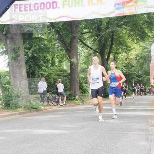 29.06.2025 - hella hamburg halbmarathon KatJ http://msf.ph/oto/8292888 29.06.2025 10:13:12 Zwischen KM18-KM19 4128 meine-sportfotos.de