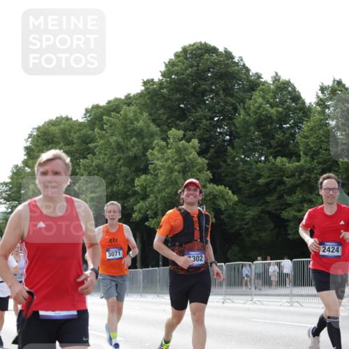 29.06.2025 - hella hamburg halbmarathon Jannik Wohlers http://msf.ph/oto/8292930 29.06.2025 10:04:38 Lombardsbrücke 1126, 1559, 2424, 3071, 3413, 4394, 4951, 6907, 6908, 7302, 7826, 8089, 8999, 9007, 9019, 11088, 11551, 11595, 13242, 13327, 13717, 14203, 16134, 16579, 17112, 17707, 17818, 18189, 18556 meine-sportfotos.de