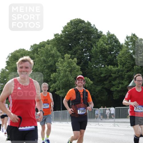 29.06.2025 - hella hamburg halbmarathon Jannik Wohlers http://msf.ph/oto/8293001 29.06.2025 10:04:38 Lombardsbrücke 1126, 1559, 2424, 3071, 3413, 4394, 4951, 6907, 6908, 7302, 7826, 8089, 8999, 9007, 9019, 11088, 11551, 11595, 13242, 13327, 13717, 14203, 16134, 16579, 17112, 17707, 17818, 18189, 18556 meine-sportfotos.de
