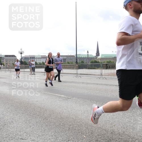 29.06.2025 - hella hamburg halbmarathon Lena Gebhardt http://msf.ph/oto/8293008 29.06.2025 10:21:22 Lombardsbrücke 1449, 88, 1817, 1028, 1072, 1266, 1401, 1658, 2271, 2383, 2635, 2815, 2956, 2986, 3122, 3161, 3453, 3770, 3813, 3817, 3825, 3826, 4082, 4350, 4697, 4786, 5041, 5061, 5122, 5373, 5395, 5412, 5493, 5759, 5767, 5957, 6086, 6103, 6275, 6308, 6844, 7228, 7375, 7522, 7553, 7608, 7781, 8095, 8286, 8724, 8726, 8844, 8896, 9005, 9011, 9100, 9108, 9236, 9369, 9483, 9499, 9501, 9532, 9624, 10374, 10585, 10602, 10874, 11698, 12175, 12694, 13057, 13508 meine-sportfotos.de