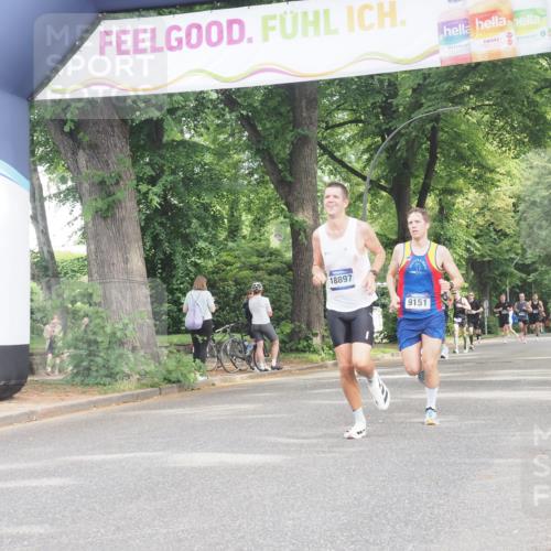 29.06.2025 - hella hamburg halbmarathon KatJ http://msf.ph/oto/8293011 29.06.2025 10:13:12 Zwischen KM18-KM19 4128 meine-sportfotos.de