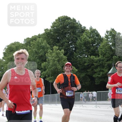29.06.2025 - hella hamburg halbmarathon Jannik Wohlers http://msf.ph/oto/8293013 29.06.2025 10:04:38 Lombardsbrücke 1126, 1559, 2424, 3071, 3413, 4394, 4951, 6907, 6908, 7302, 7826, 8089, 8999, 9007, 9019, 11088, 11551, 11595, 13242, 13327, 13717, 14203, 16134, 16579, 17112, 17707, 17818, 18189, 18556 meine-sportfotos.de