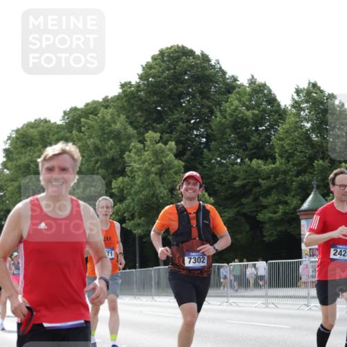29.06.2025 - hella hamburg halbmarathon Jannik Wohlers http://msf.ph/oto/8293038 29.06.2025 10:04:38 Lombardsbrücke 1126, 1559, 2424, 3071, 3413, 4394, 4951, 6907, 6908, 7302, 7826, 8089, 8999, 9007, 9019, 11088, 11551, 11595, 13242, 13327, 13717, 14203, 16134, 16579, 17112, 17707, 17818, 18189, 18556 meine-sportfotos.de