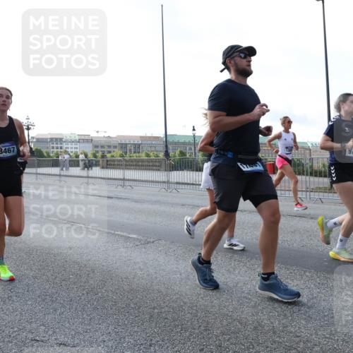 29.06.2025 - hella hamburg halbmarathon Lena Gebhardt http://msf.ph/oto/8293043 29.06.2025 09:58:56 Lombardsbrücke 8467, 9727, 121, 1285, 1410, 1485, 1506, 1715, 1719, 1727, 1946, 1951, 1972, 2029, 2518, 2741, 2840, 2883, 2907, 2911, 3037, 3097, 3334, 3715, 3819, 3952, 4120, 4152, 4167, 4839, 5077, 5084, 5259, 5378, 5391, 5420, 5894, 6294, 6390, 6399, 6592, 6629, 6657, 6759, 6877, 7033, 7082, 7232, 7369, 7716, 7732, 7864, 8068, 8322, 8393, 8639, 8721, 8772, 8798, 9655, 9727, 9770, 9884, 10266, 10488 meine-sportfotos.de
