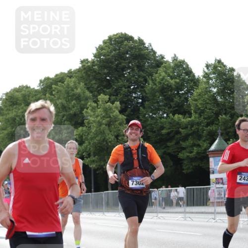 29.06.2025 - hella hamburg halbmarathon Jannik Wohlers http://msf.ph/oto/8293051 29.06.2025 10:04:38 Lombardsbrücke 1126, 1559, 2424, 3071, 3413, 4394, 4951, 6907, 6908, 7302, 7826, 8089, 8999, 9007, 9019, 11088, 11551, 11595, 13242, 13327, 13717, 14203, 16134, 16579, 17112, 17707, 17818, 18189, 18556 meine-sportfotos.de