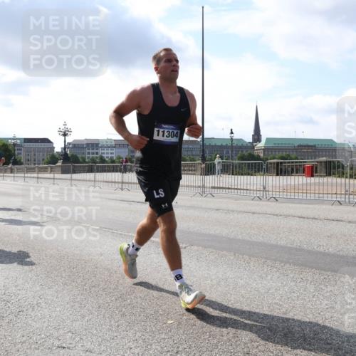 29.06.2025 - hella hamburg halbmarathon Lena Gebhardt http://msf.ph/oto/8293055 29.06.2025 09:46:33 Lombardsbrücke 16811, 4944, 11304, 1344, 1889, 2243, 2525, 3809, 3843, 3955, 4477, 4944, 5042, 5048, 5152, 6169, 6683, 7055, 7466, 7534, 7628, 7845, 7901, 8312, 8784, 8864, 8956, 9345, 10298, 10453, 10477, 10865, 10927, 10929, 11230, 11282, 11304, 11661, 11833, 12447, 12899, 12987, 13199, 13252, 13493, 13494, 13617, 13961, 14276, 14293, 14310, 15115, 15391, 15689, 15902, 16065, 16140, 16243, 16507, 16580, 16811, 16931, 16957, 17213, 17768 meine-sportfotos.de