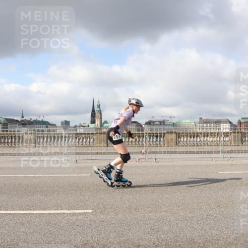 29.06.2025 - hella hamburg halbmarathon Lena Gebhardt http://msf.ph/oto/8293080 29.06.2025 09:05:50 Lombardsbrücke  meine-sportfotos.de