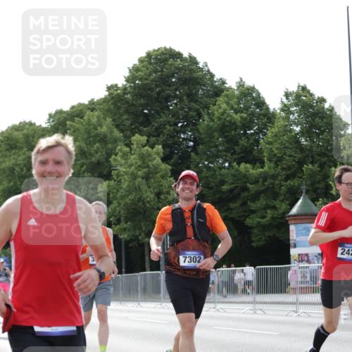 29.06.2025 - hella hamburg halbmarathon Jannik Wohlers http://msf.ph/oto/8293089 29.06.2025 10:04:38 Lombardsbrücke 1126, 1559, 2424, 3071, 3413, 4394, 4951, 6907, 6908, 7302, 7826, 8089, 8999, 9007, 9019, 11088, 11551, 11595, 13242, 13327, 13717, 14203, 16134, 16579, 17112, 17707, 17818, 18189, 18556 meine-sportfotos.de