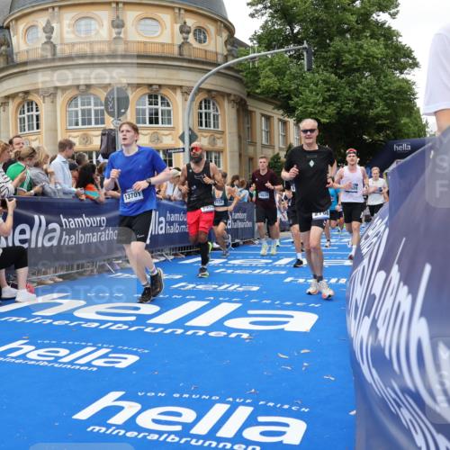 29.06.2025 - hella hamburg halbmarathon Strokosch-Dieckow http://msf.ph/oto/8293093 29.06.2025 10:50:43 Ziel 1399, 2234, 2788, 3947, 4346, 4839, 5018, 5115, 6662, 6712, 7134, 7583, 7786, 7952, 8657, 9057, 10750, 11356, 13701, 13808, 13875, 15426, 15519, 15720, 16291, 17129, 17908, 18182, 18229, 18370, 18413, 18820 meine-sportfotos.de