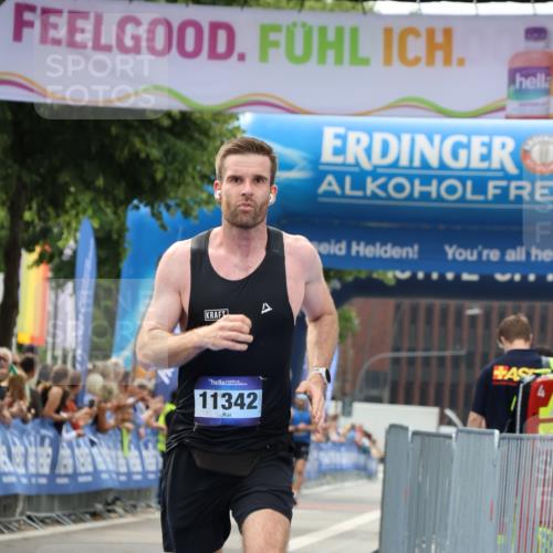 29.06.2025 - hella hamburg halbmarathon Strokosch-Dieckow http://msf.ph/oto/8293103 29.06.2025 10:18:54 Ziel 6380, 11342 meine-sportfotos.de